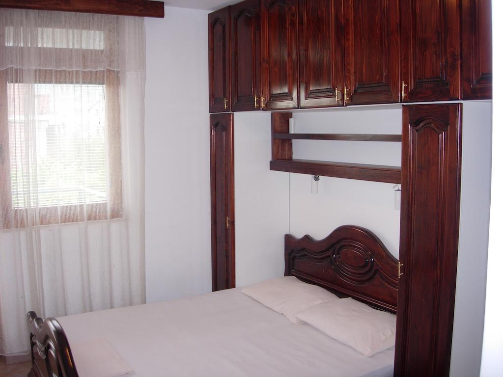 Rooms & Apartments Anka Bar Bagian luar foto