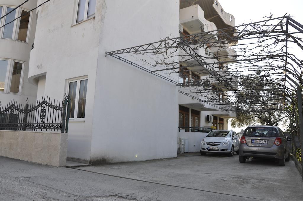 Rooms & Apartments Anka Bar Bagian luar foto